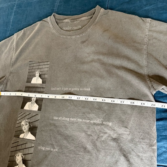 Taylor Swift Gray Invisible String Tying You To Me Folklore Tee M - Picture 6 of 7